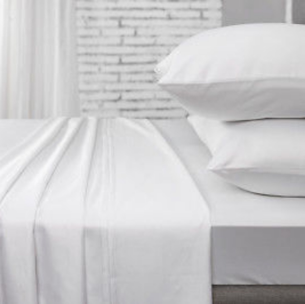 6 piece sheet set. Full size white